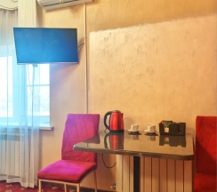 КОМФОРТ с ванной (в красных тонах). Старый номерной фонд в MaxxRoyal