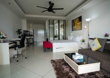 Студия с балконом в Vtsix Condo Service at View Talay Condo