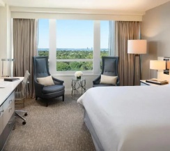 Двухместный номер Deluxe с видом на залив (двуспальная кровать) в Fontainebleau Miami Beach