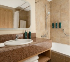 Семейный номер Connecting в DoubleTree by Hilton Shymkent
