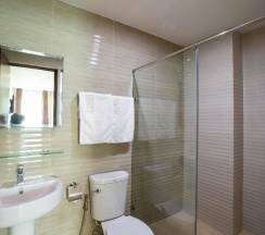 Двухместный номер Standard 2 отдельные кровати в Capital O 461 Asrodel Hotel