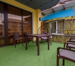 Трёхместный номер с видом на горы и сад в Skayfom