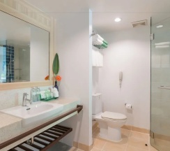 Трёхместный номер Standard в The Briza Beach Resort Khaolak