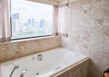 Пятиместный люкс Standard в Ramada D'MA Bangkok