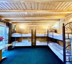 Место в шестиместном мужском номере (с подселением) в Hayat Haus