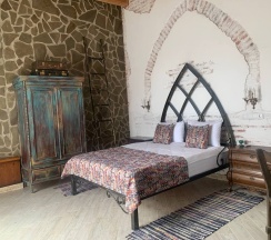 Комната в замке с одной кроватью в Валерия