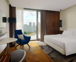 Двухместный номер Classic с видом на город двуспальная кровать в Minsk Marriott Hotel