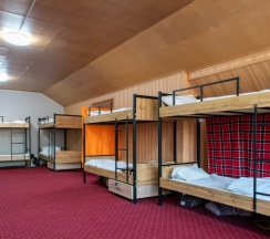 Кровать в общем номере с красивым видом из окна в Almaty BackPackers