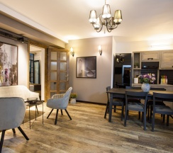 Шестиместный семейный номер Standard в The Phoenix Boutique Hotel