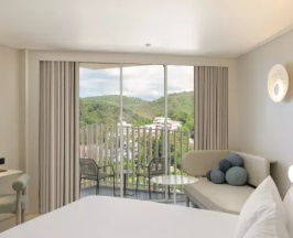 Номер Superior с видом на город в Centara Karon Resort Phuket
