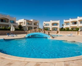 Двухместный номер Standard с видом на бассейн двуспальная кровать в Sharks Bay Oasis