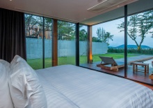 Вилла с бассейном c 1 комнатой beachfront в The Naka Phuket