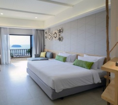 Двухместный номер Canna Deluxe с видом на море двуспальная кровать в Andaman Cannacia Resort & Spa