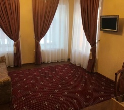 Номер люкс с 1 двуспальной кроватью в Империалъ