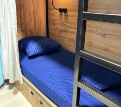 Односпальная кровать в общем номере (общие удобства) в Виктория