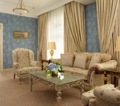 Номер люкс в Radisson Collection Hotel Moscow