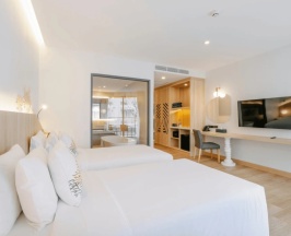 Двухместный номер с доступом в бассейн Deluxe двуспальная кровать в Phuket Emerald Beach Resort