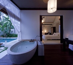 Двухместная Sala Pool вилла двуспальная кровать в SALA Samui Choengmon Beach