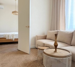 Просторная студия 43 м² с этническими акцентами и видом на море. в Как Дома 05