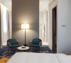 Люкс Амбассадор с балконом в Maidens Hotel Moscow