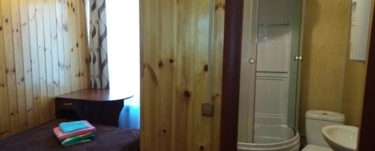 Номер стандарт семейный с 1 односпальной и 1 двуспальной кроватью в У Михалыча