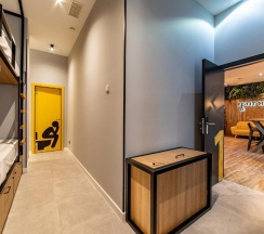 Кровать в общем номере в Petit Hostel La Latina - Adults Only