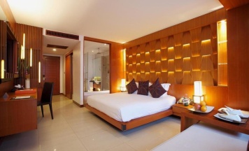 Двухместный номер Deluxe с видом на бассейн двуспальная кровать в La Flora Resort Patong