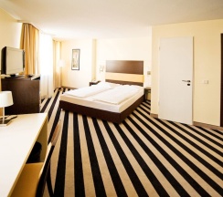 Двухместный номер Large двуспальная кровать в Bristol Hotel Frankfurt