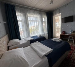 Трехместный Стандарт с балконом "Богудония" в Крыжовник