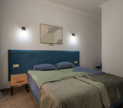 Двухместный номер Superior с балконом и с красивым видом из окна двуспальная кровать в Rodnik village&SPA