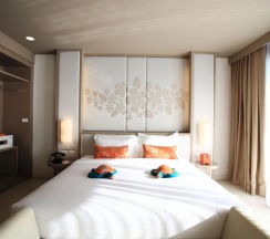 Двухместный полулюкс с доступом к бассейну двуспальная кровать в Proud Phuket