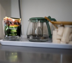 Апартаменты с большой кроватью, кухней-гостиной и отдельным входом в Двенадцать