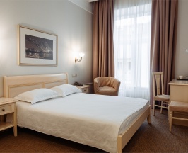 Стандартный с двухспальной кроватью в Astor Hotel 4*