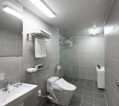 Четырёхместный номер Deluxe двуспальная кровать в Familia Hotel Jeju
