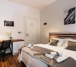 Двухместный номер Standard с балконом двуспальная кровать в Prima Luxury Rooms