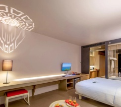 Двухместный номер Superior с балконом и с видом на море двуспальная кровать в Отель The Yama Resort & Spa Kata Beach Phuket