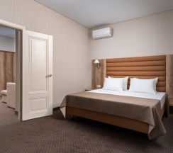 Двухкомнатный семейный с балконом в Trianon hotel