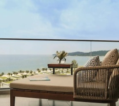 Номер семейный Deluxe с балконом в Mövenpick Resort Waverly Phu Quoc