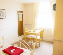 Двухместный номер Standard двуспальная кровать в The Captain Guesthouse