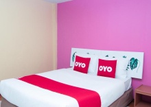 Двухместный семейный люкс двуспальная кровать в OYO 534 Phasuk Hotel