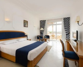 Четырёхместный номер Connected с видом на сад в Desert Rose Resort