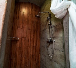 Кровать в 6-местном общем номере в Юсенги