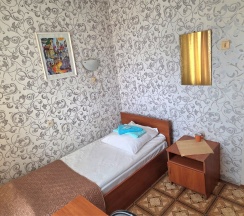 Трехместный с балконом эконом в Патриот