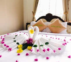 Двухместный номер Standard с видом на озеро двуспальная кровать в Mui Ne Alena Bungalow Hotel