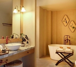 Полулюкс у моря Jacuzzi в Devasom Khao Lak Beach Resort & Villas
