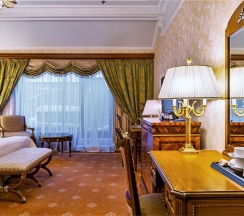 Улучшенный номер с видом на город в Taleon Imperial Hotel