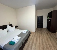 Двухместный номер Standard с балконом двуспальная кровать в Бриз 55