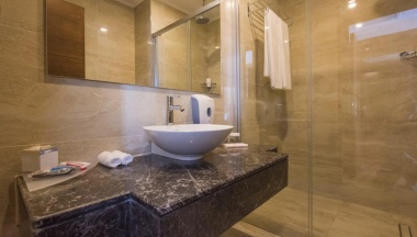 Семейный люкс с балконом в Ramada Plaza by Wyndham Antalya