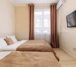 Стандарт  с двуспальной и односпальной кроватями и кухней ( на два номера ) до 3 гостей в Дельфин парк