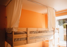 Кровать в 8-местном общем номере (1) в Karelia hostel